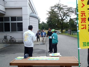 朝日みどり小学校にてあいさつ運動その2